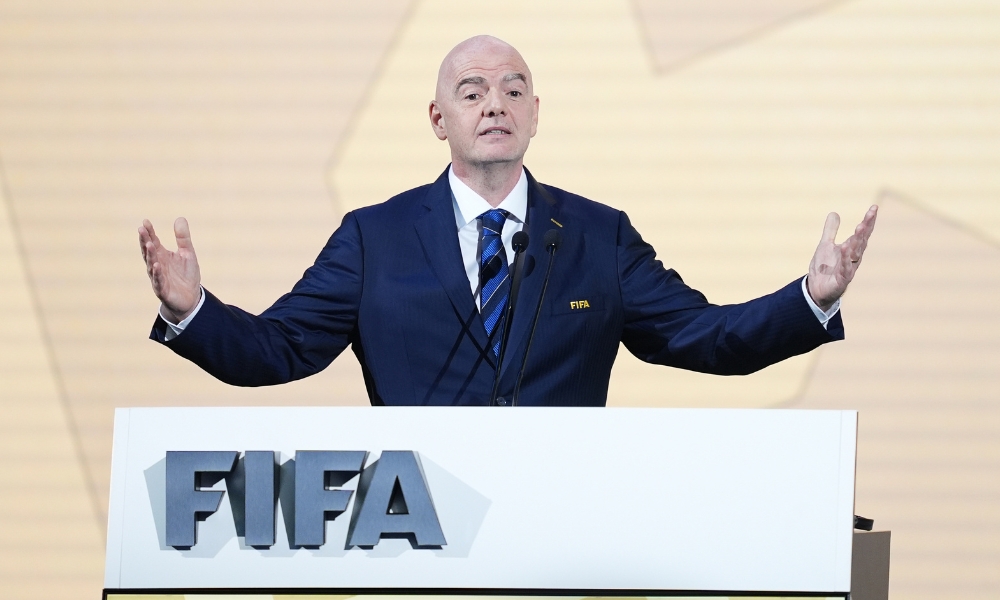 英超第11輪曼聯0-2曼城 拜利烏龍B席破門.